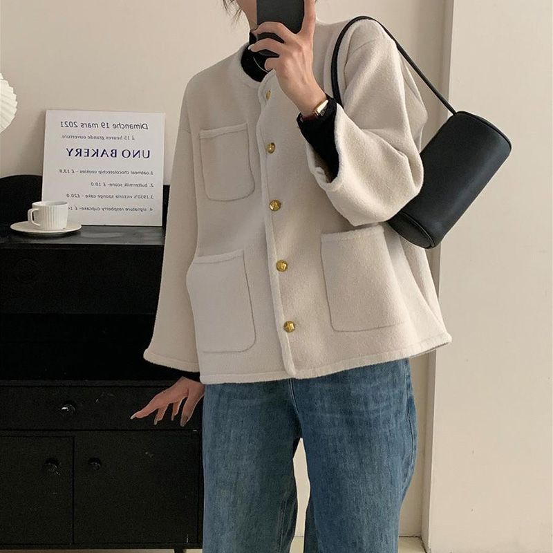 ✨Manteau court à boutons en métal de tempérament simple pour femme